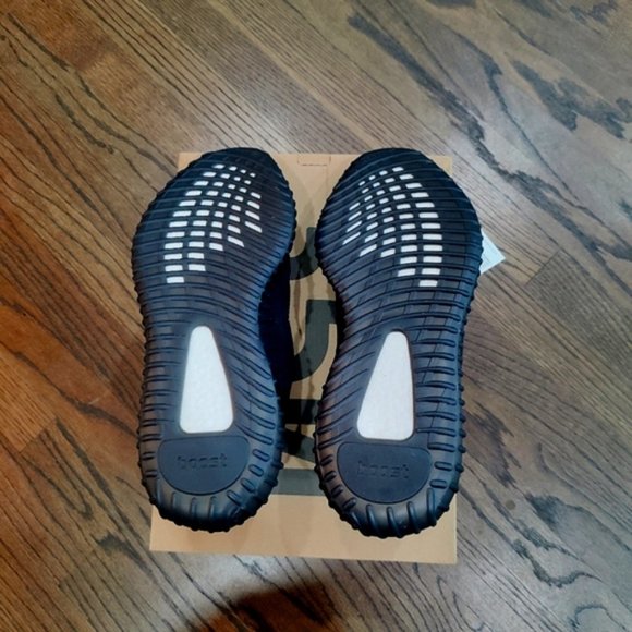 Adidas Yeezy 350 V2 Onyx - Picture 5 of 5